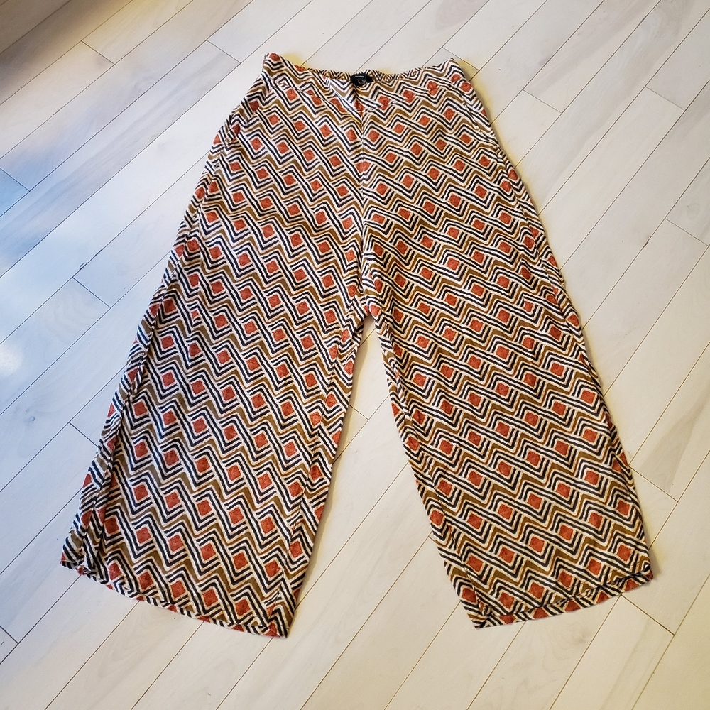 Tahari Geometric Print 100% Linen Capri Pants. High Waist. 28x24. Size M Medium